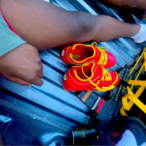 football flash cleats size 9